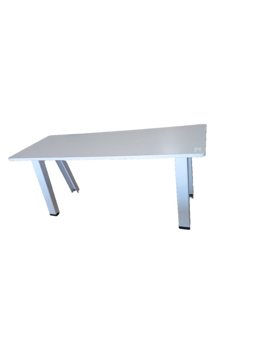 Ensemble table avec un banc et deux pouf - Steelcase 