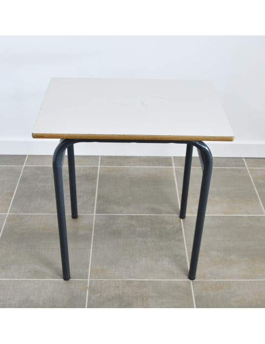 Table scolaire 50 x 70 cm d'occasion