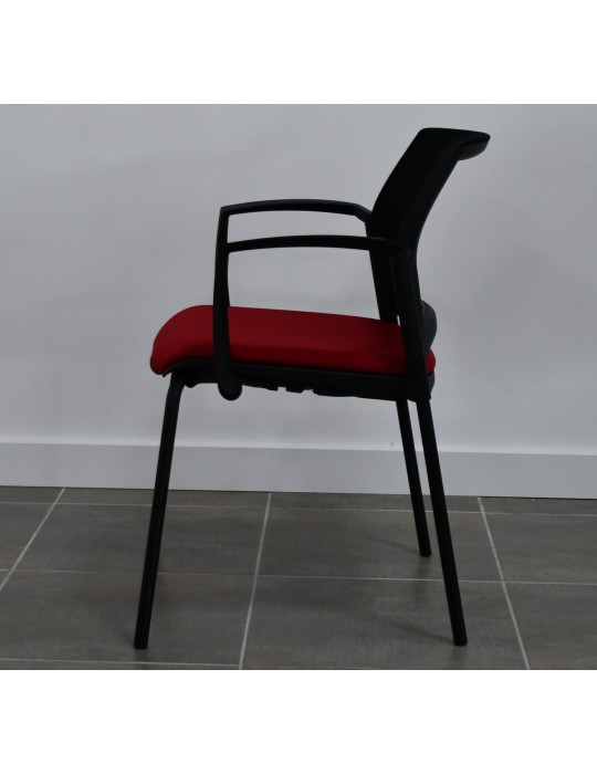 Chaise visiteur - Neuf - Tamaki 4 pieds - Dossier Résille / Assise tissus Rouge - Avec accotoirs