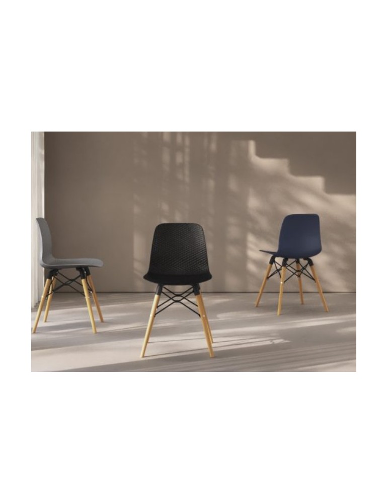 Chaise NUT 4 pieds  bois naturel - noir sur fond beige