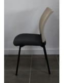 Chaise conférence tamaki reconditionnée est un siège professionnel doté d’un dossier en resille et d’une assise en tissus