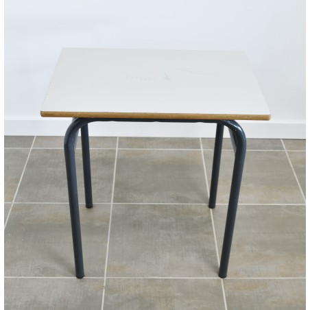 Table scolaire 50 x 70 cm d'occasion