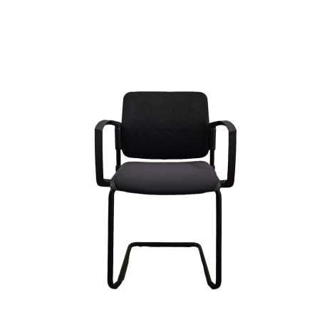 Chaise visiteur - Neuf - Tamaki piètement luge - Dossier résille Noir - Assise tissus Noir